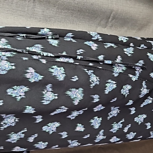 H& M MAXI WRAP DRESS IN BLACK WITH BLUE DESIGN SIZE MEDIUM - Picture 5 of 8